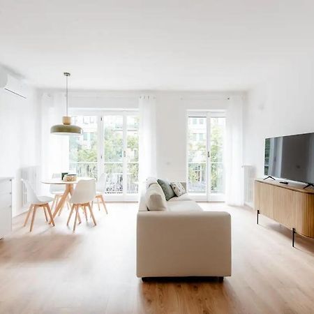 Luxury 2 Bedroom Apartament, Close To San Siro, Fiera And 10 Min Metro To Duomo Milano Ngoại thất bức ảnh