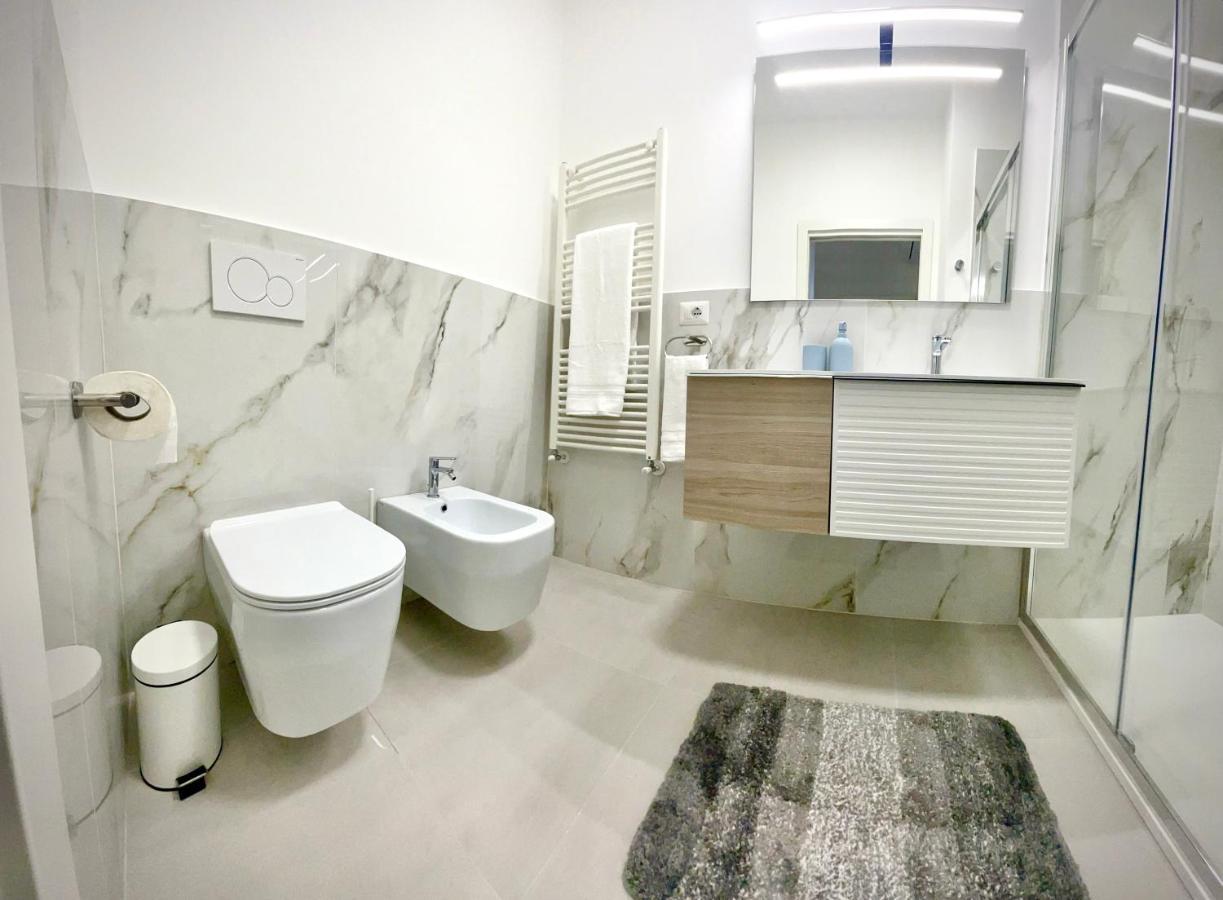 Luxury 2 Bedroom Apartament, Close To San Siro, Fiera And 10 Min Metro To Duomo Milano Ngoại thất bức ảnh